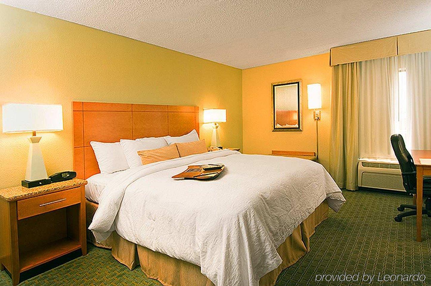 Hampton Inn & Suites Houston-Medical Center-Nrg Park Стая снимка